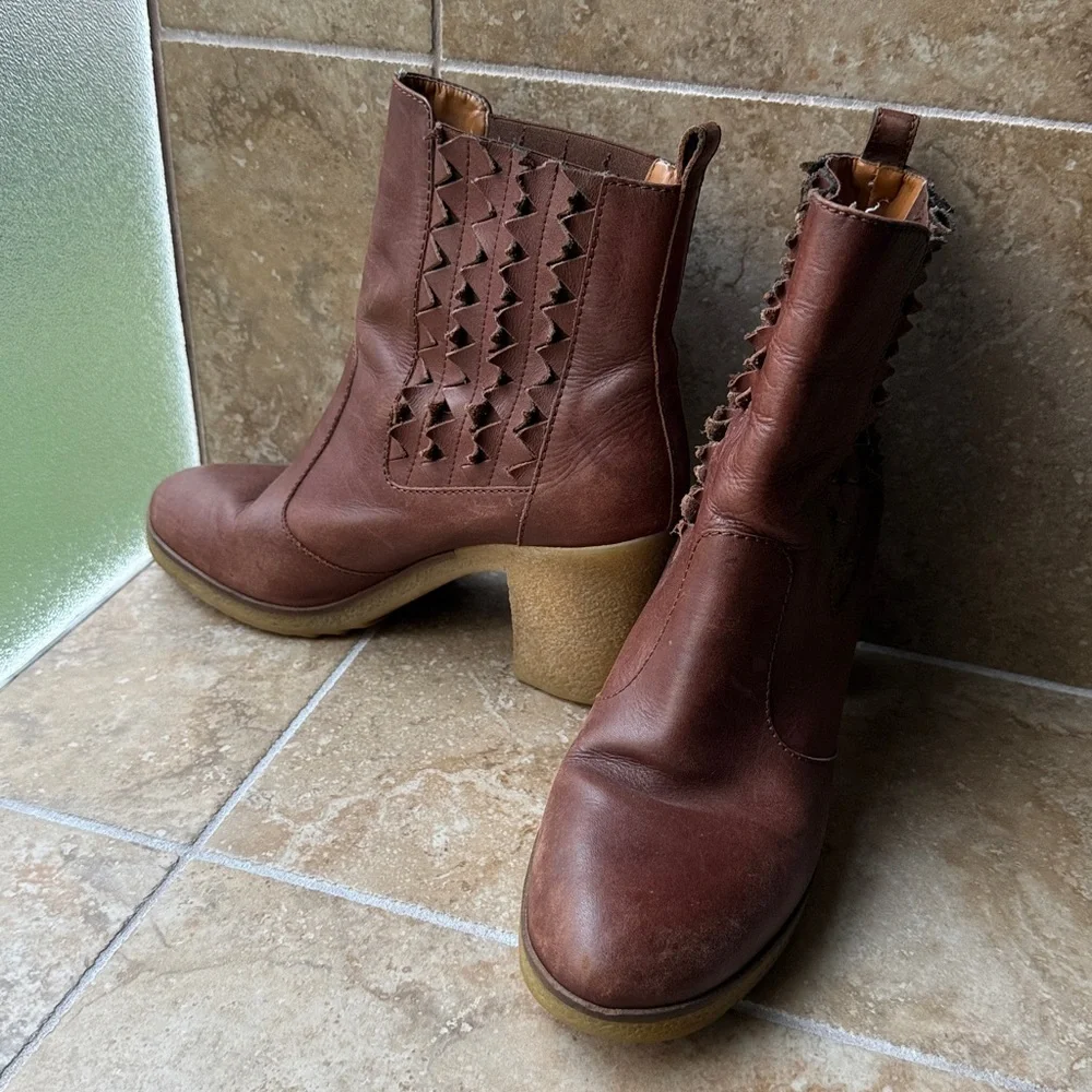 Anthropologie Chelsea Boot Jasper Jeera Triangle Trails Ankle Size 40/10 Leather